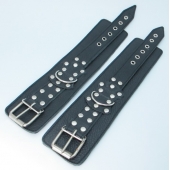 Чёрные кожаные оковы с клепками - БДСМ Арсенал - купить с доставкой в Кисловодске