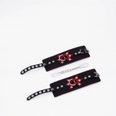 Черные кожаные наручники с красным декором и строчкой - Crazy Handmade - купить с доставкой в Кисловодске
