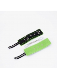 Черно-зеленые кожаные наручники с зеленой строчкой - Crazy Handmade - купить с доставкой в Кисловодске