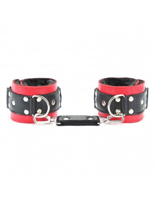 Красно-чёрные кожаные наручники с меховым подкладом - БДСМ Арсенал - купить с доставкой в Кисловодске