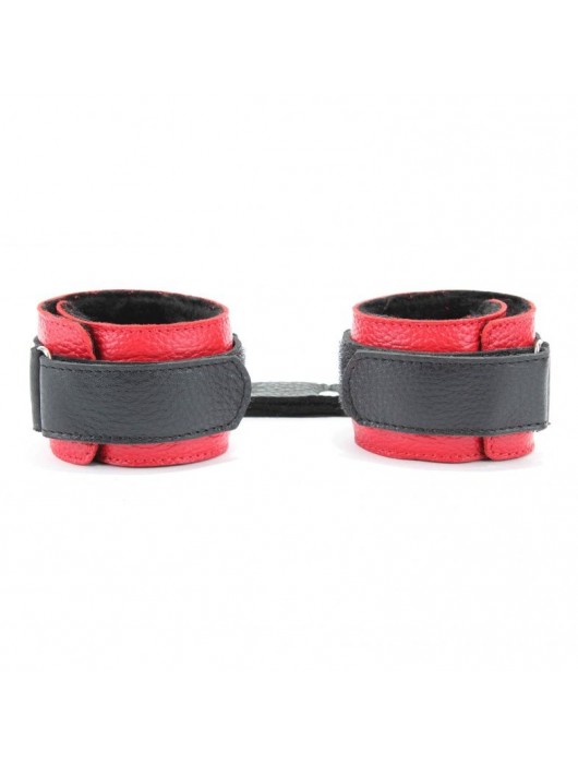 Красно-чёрные кожаные наручники с меховым подкладом - БДСМ Арсенал - купить с доставкой в Кисловодске
