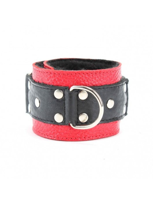 Красно-чёрные кожаные наручники с меховым подкладом - БДСМ Арсенал - купить с доставкой в Кисловодске