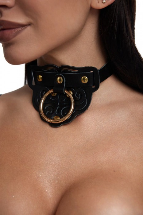 Черный фигурный кожаный ошейник с золотистой фурнитурой - Crazy Handmade - купить с доставкой в Кисловодске